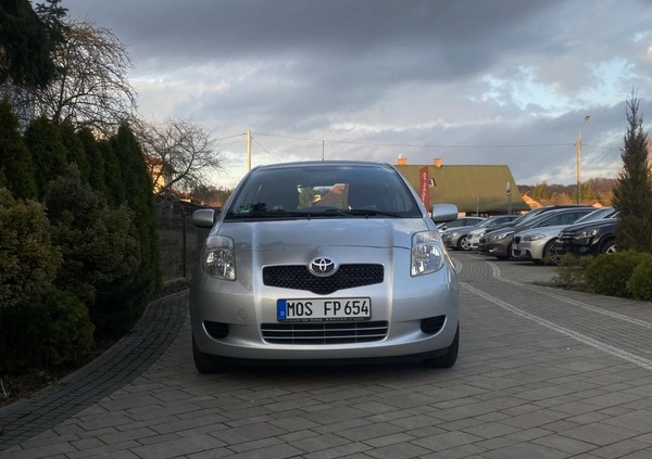 Toyota Yaris cena 16500 przebieg: 145000, rok produkcji 2007 z Częstochowa małe 137